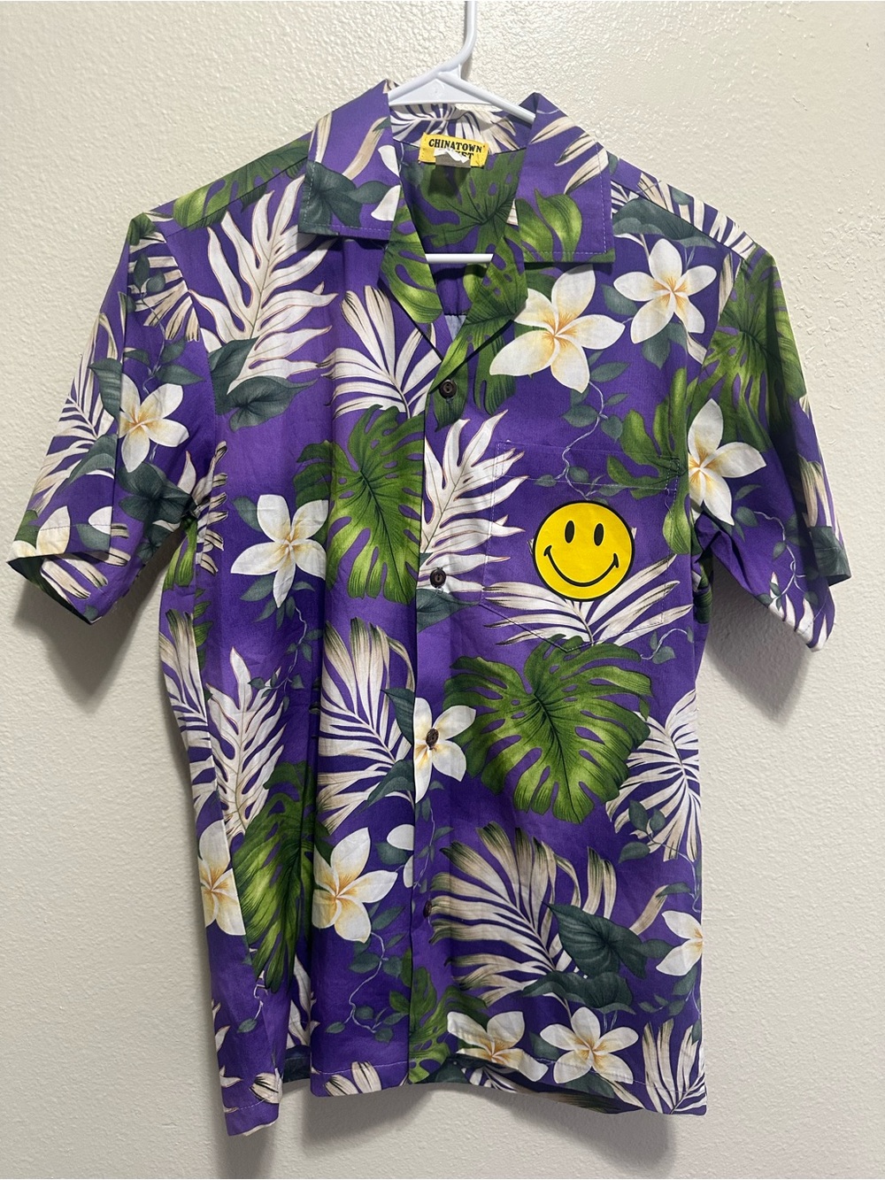 Chinatown Market Purple Floral Hawaiian Button-Down Shirt with Smiley Patch sz S